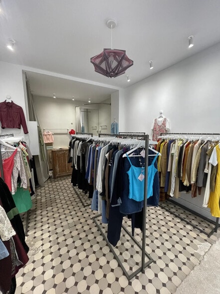 Local commercial dans Paris à louer - Photo de l’immeuble – Image 3 sur 4