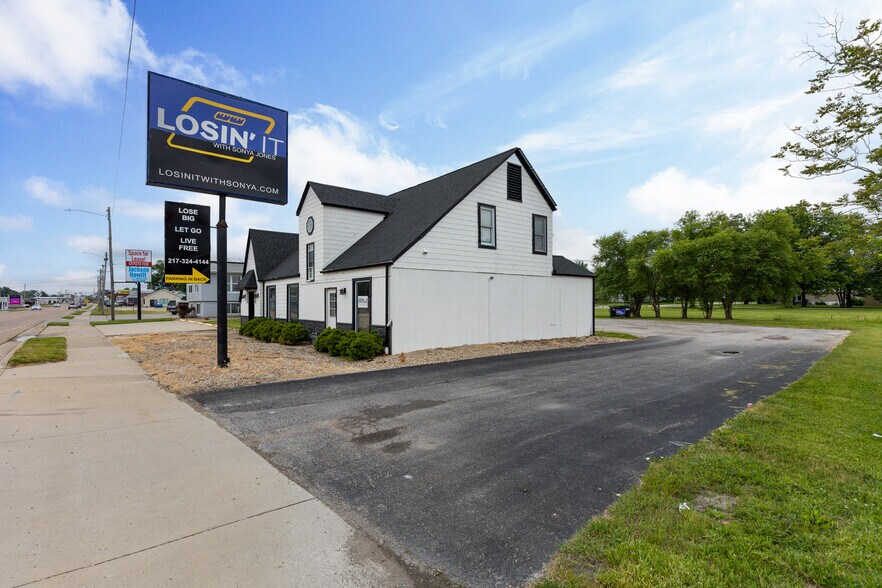 904 W Union Ave, Litchfield, IL à vendre - Photo de l’immeuble – Image 2 sur 26