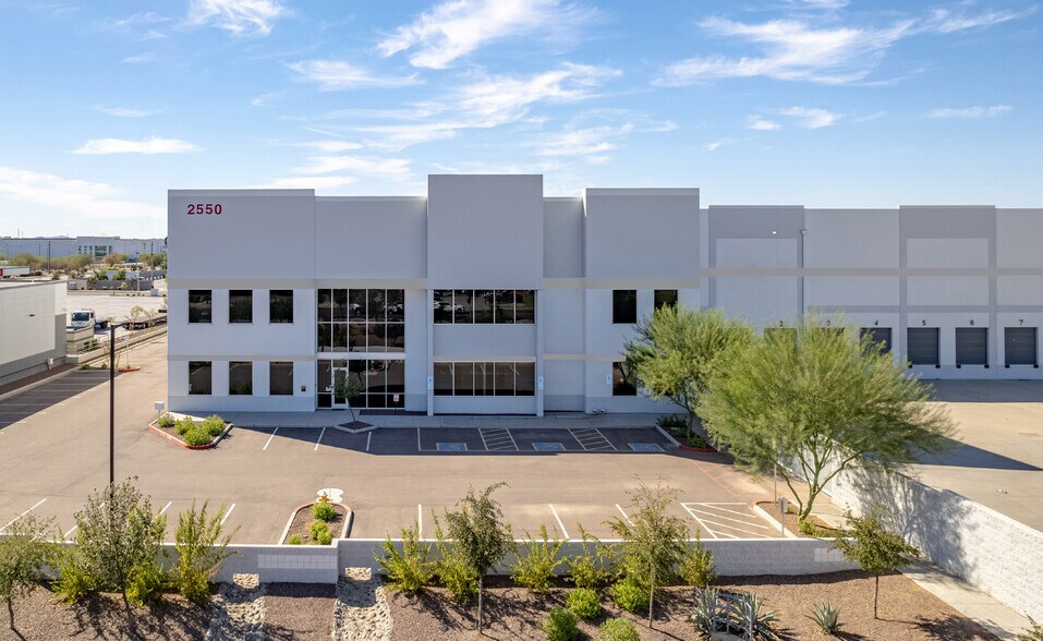 2550 S 51st Ave, Phoenix, AZ à louer - Photo de l’immeuble – Image 3 sur 4