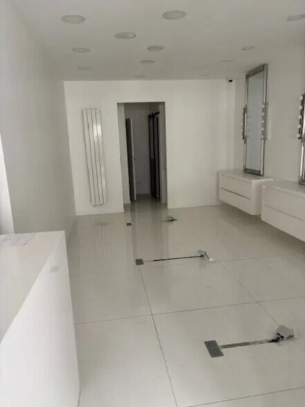 Local commercial dans Paris à vendre - Photo intérieure – Image 1 sur 5