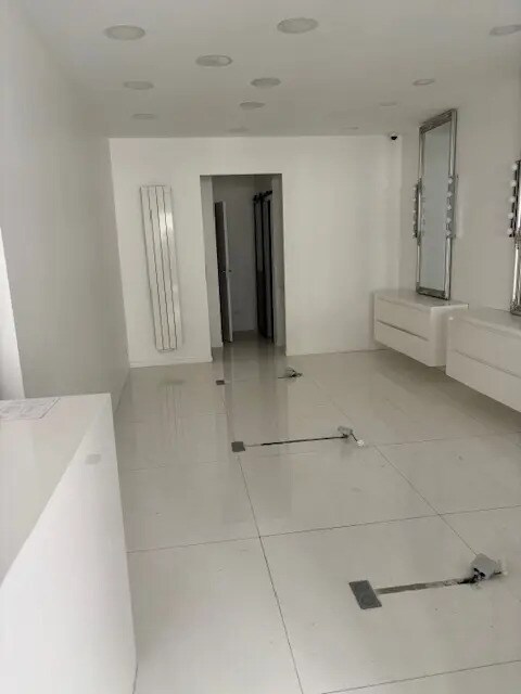 Plus de détails pour Local commercial à vendre