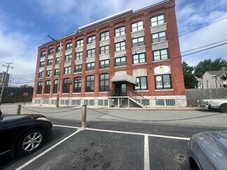 Plus de détails pour 43 Railroad St, Woonsocket, RI - Bureau à louer