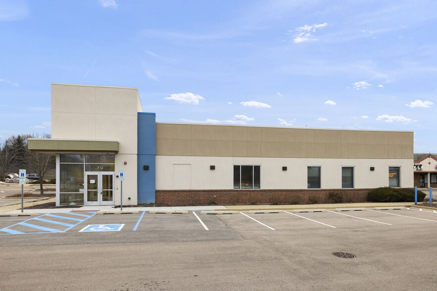 712 Northwest Hwy, Fox River Grove, IL à louer - Photo de l’immeuble – Image 1 sur 14
