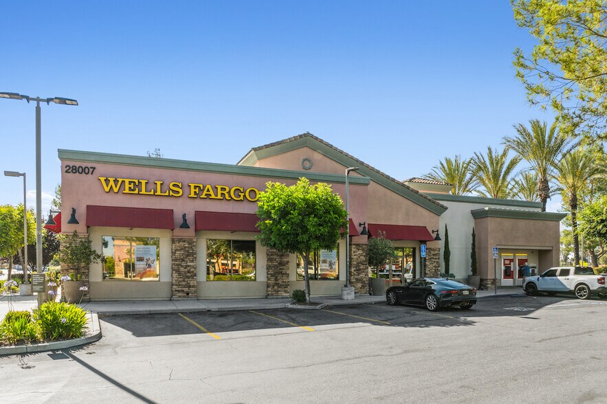28007 Scott Rd, Murrieta, CA à louer - Photo de l’immeuble – Image 2 sur 8