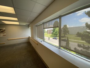 5510 Canotek Rd, Ottawa, ON à louer Photo intérieure– Image 2 sur 2