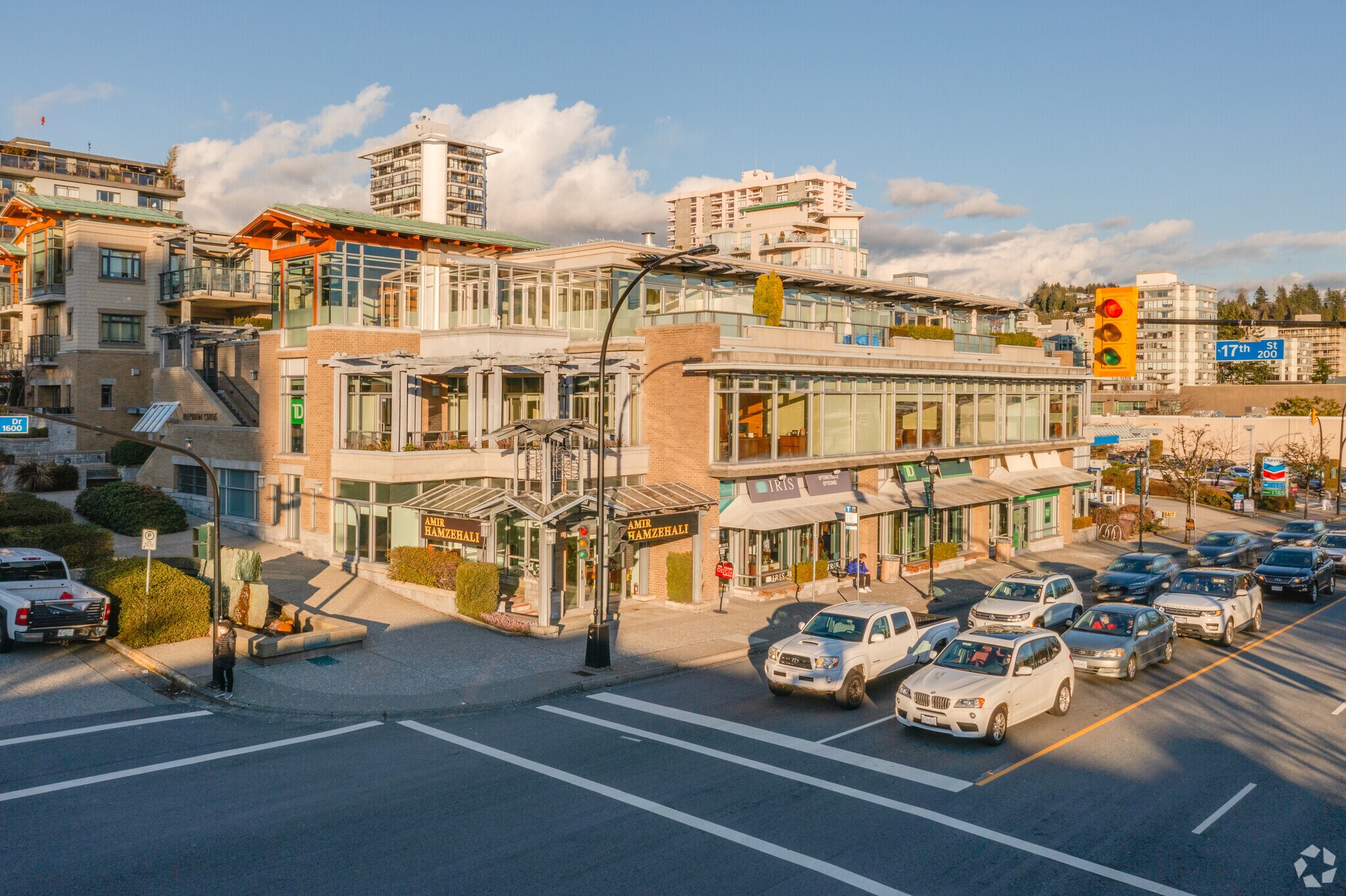 1655-1695 Marine Dr, West Vancouver, BC à vendre Photo principale– Image 1 sur 8