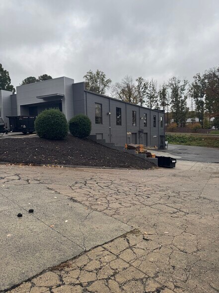 8609 Jersey Ct, Raleigh, NC à louer - Photo de l’immeuble – Image 2 sur 7