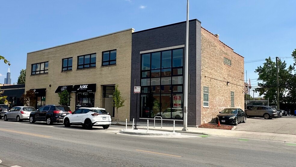 2041-2049 W Grand Ave, Chicago, IL à louer - Photo de l’immeuble – Image 1 sur 9
