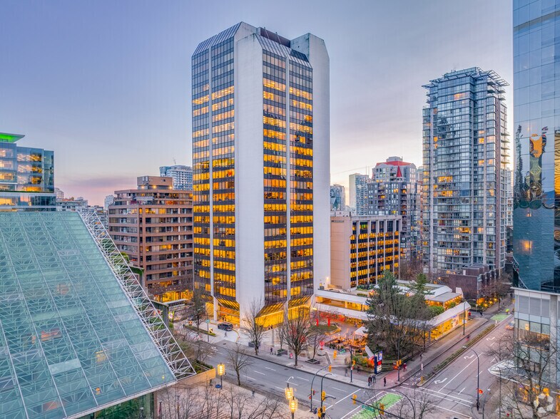 808-888 Nelson St, Vancouver, BC à louer - Photo principale – Image 1 sur 6
