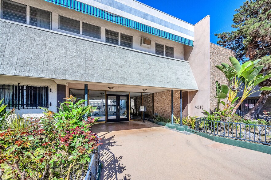 4215 Vineland Ave, Studio City, CA à vendre - Photo de l’immeuble – Image 3 sur 26