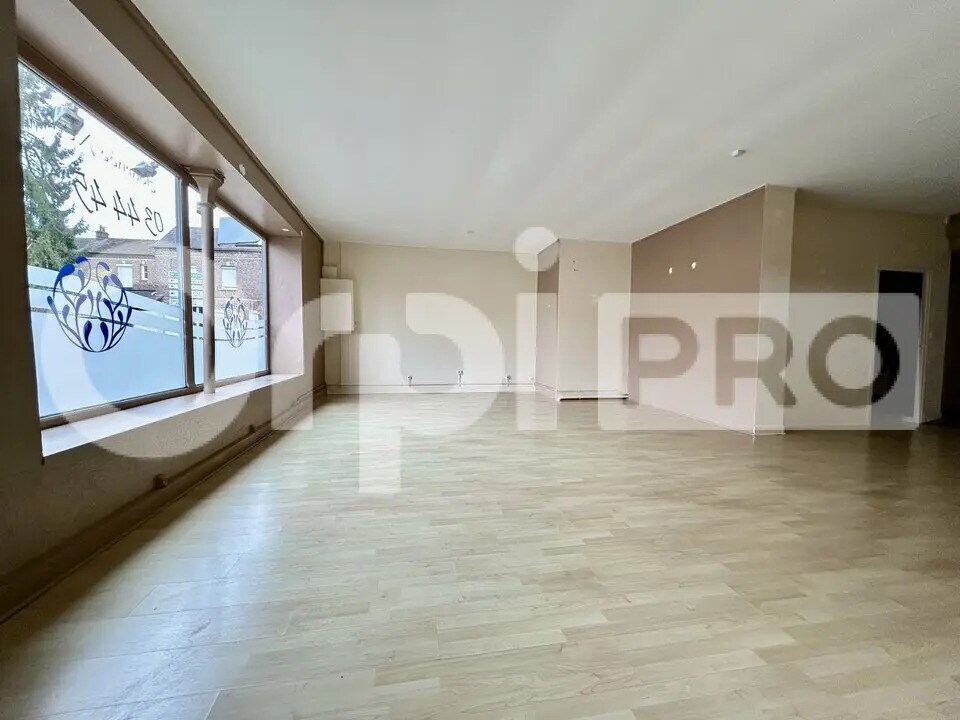 Local commercial dans Beauvais à louer Photo de l’immeuble– Image 1 sur 6