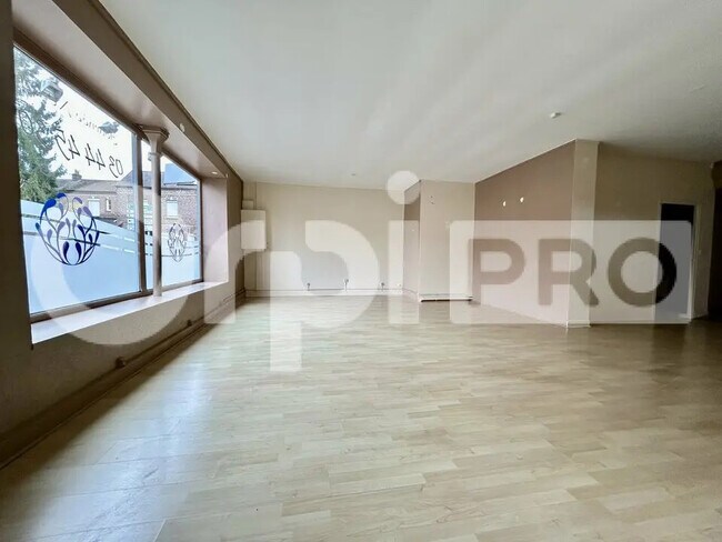 Plus de détails pour Local commercial à louer