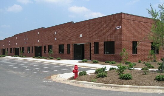 5409 Lumley Rd, Durham, NC à louer - Photo de l’immeuble – Image 2 sur 4