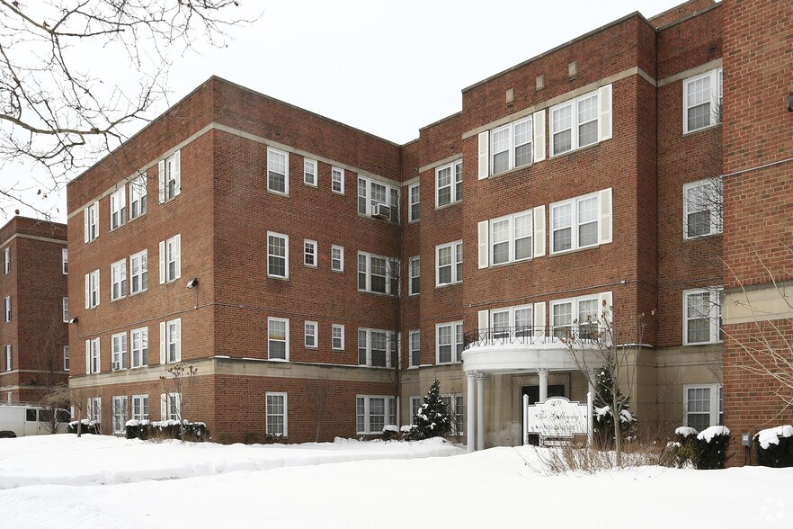 2870 S Moreland Blvd, Cleveland, OH à vendre - Photo principale – Image 1 sur 5