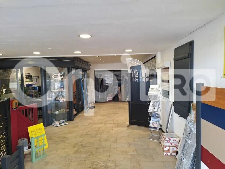 Local commercial dans Longueil-Annel à louer - Photo de l’immeuble – Image 2 sur 4