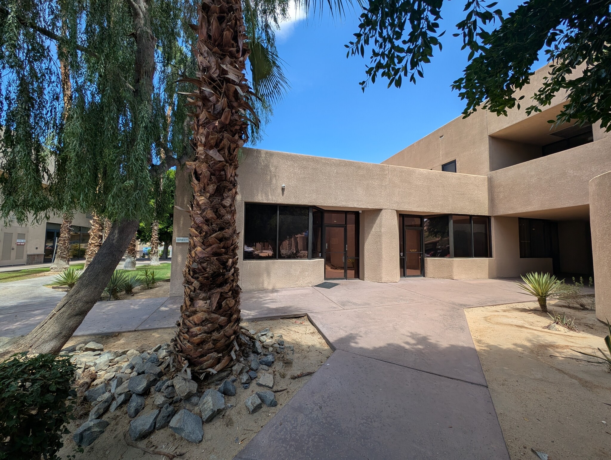69730 Highway 111, Rancho Mirage, CA à louer Photo de l’immeuble– Image 1 sur 6