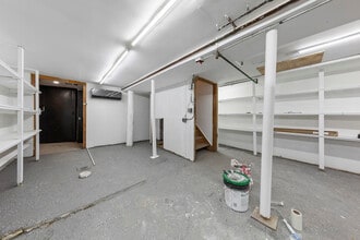 4320 34th Ave, Long Island City, NY à louer Photo de l’immeuble– Image 2 sur 9