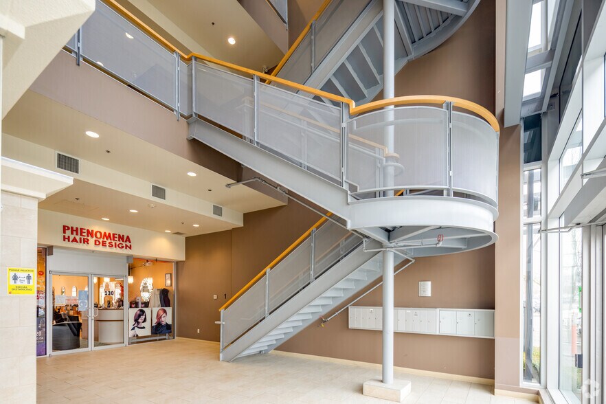 5620 152nd St, Surrey, BC à louer - Hall d’entrée – Image 3 sur 10