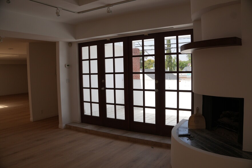 261 N Robertson Blvd, Beverly Hills, CA à vendre - Photo de l’immeuble – Image 2 sur 18