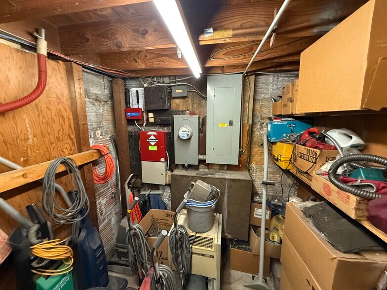 517-523 W 9 Mile Rd, Ferndale, MI à vendre - Photo de l’immeuble – Image 2 sur 21