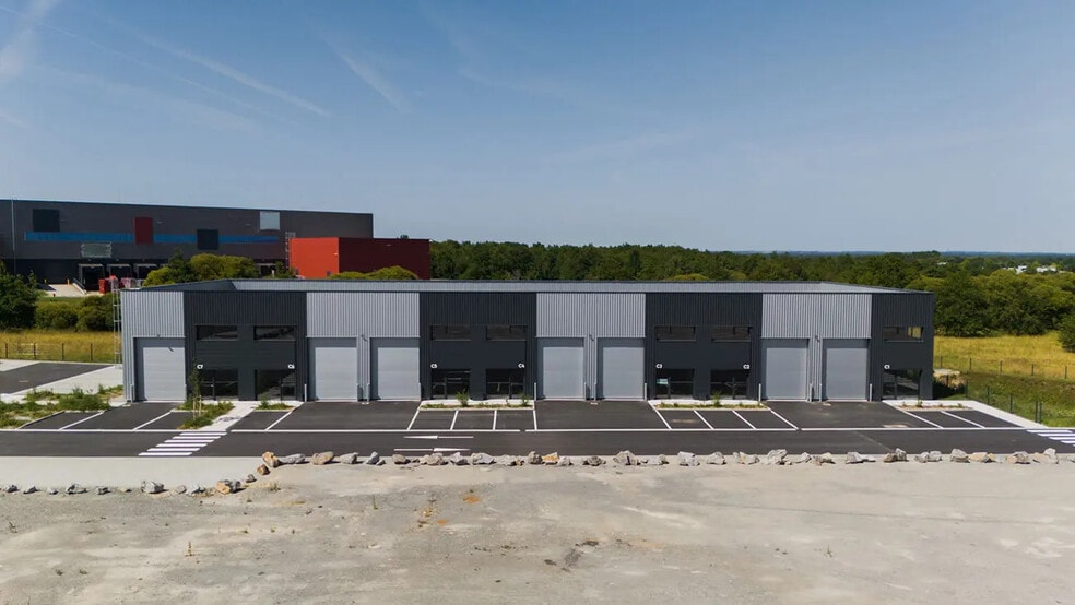 Local commercial dans Grandchamps-des-Fontaines à vendre - Photo de l’immeuble – Image 1 sur 5