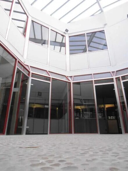 17/19 Avenue René Duguay-Trouin, Voisins-le-Bretonneux à louer - Photo intérieure – Image 2 sur 5