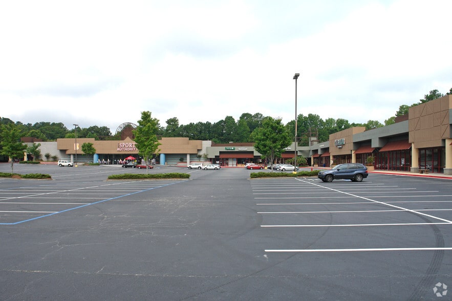 6690 NE Roswell Rd, Atlanta, GA à louer - Photo principale – Image 2 sur 8