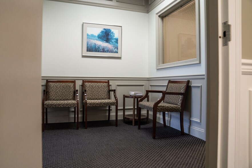 31320 solon Rd, Solon, OH à louer - Hall d’entrée – Image 3 sur 22