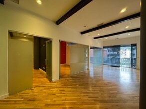 11331 Ventura Blvd, Studio City, CA à louer Photo intérieure– Image 1 sur 9