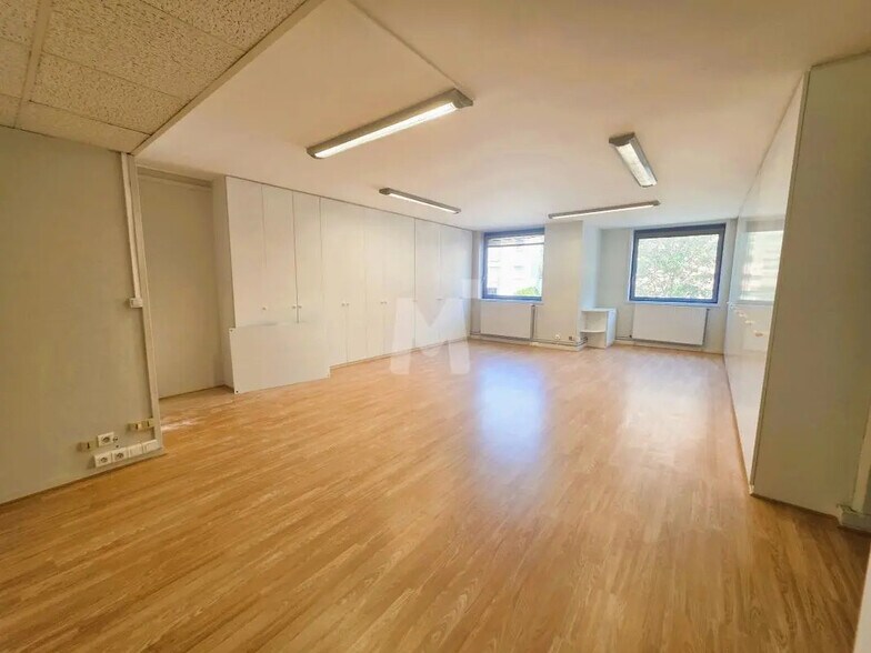 Bureau dans Évry-Courcouronnes à louer - Photo de l’immeuble – Image 2 sur 7