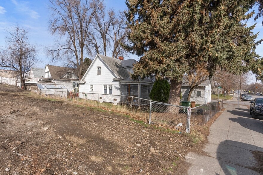 1725 N Howard St, Spokane, WA à vendre - Photo de l’immeuble – Image 2 sur 5