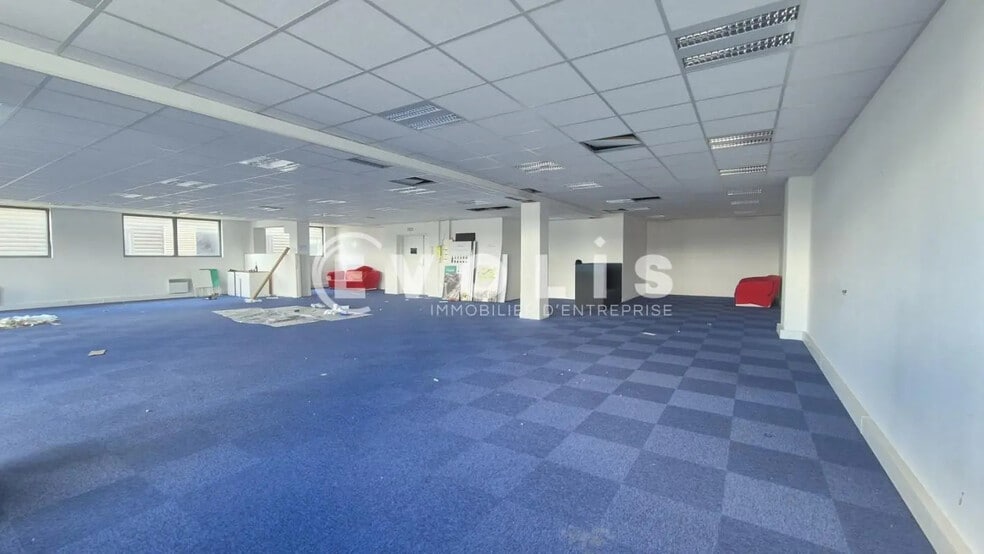 Bureau dans Ferrières-en-Brie à vendre - Photo de l’immeuble – Image 3 sur 5