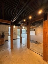 1515 Barrow St, North Vancouver, BC à louer Photo intérieure– Image 1 sur 10