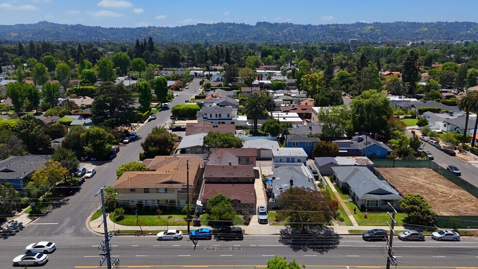 13444 Burbank Blvd, Sherman Oaks, CA à vendre - Photo de l’immeuble – Image 2 sur 16