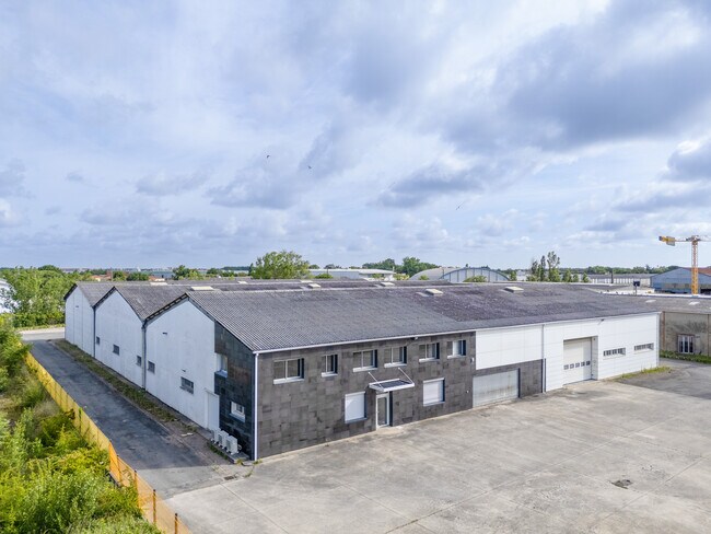 Plus de détails pour 12 Chemin De La Chasse, Colomiers - Local d'activités à louer