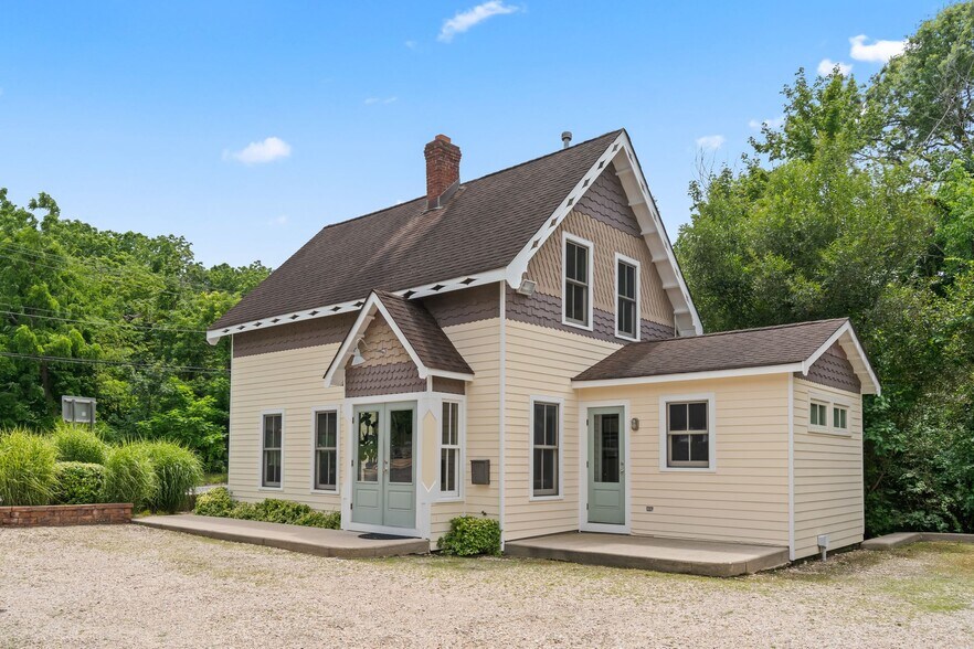 67 Fort Salonga Rd W, Northport, NY à vendre - Photo de l’immeuble – Image 2 sur 24