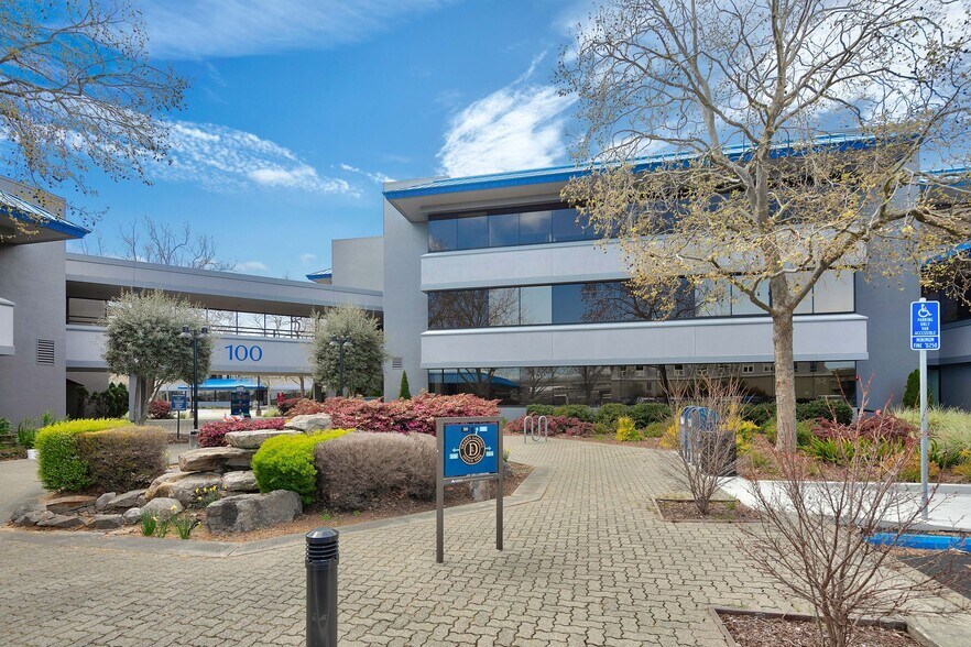100 Drakes Landing Rd, Greenbrae, CA à louer - Photo de l’immeuble – Image 2 sur 9