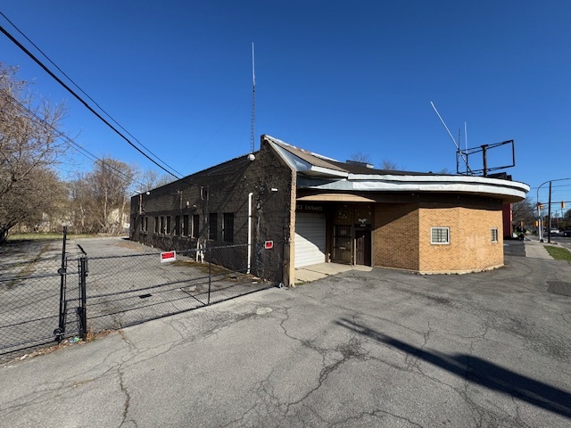 1543 S Salina St, Syracuse, NY à vendre - Photo de l’immeuble – Image 2 sur 29