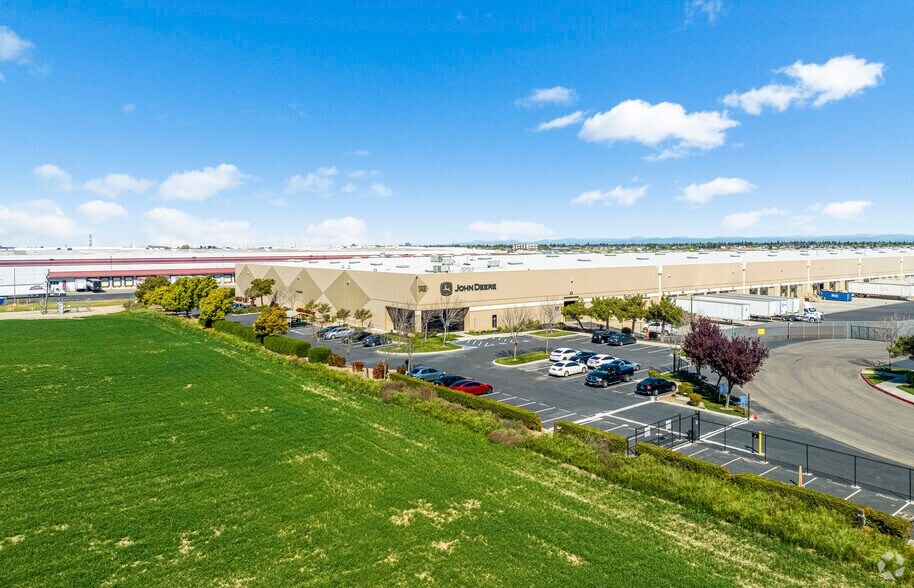 17400 Shideler Pky, Lathrop, CA à louer - Photo de l’immeuble – Image 3 sur 6