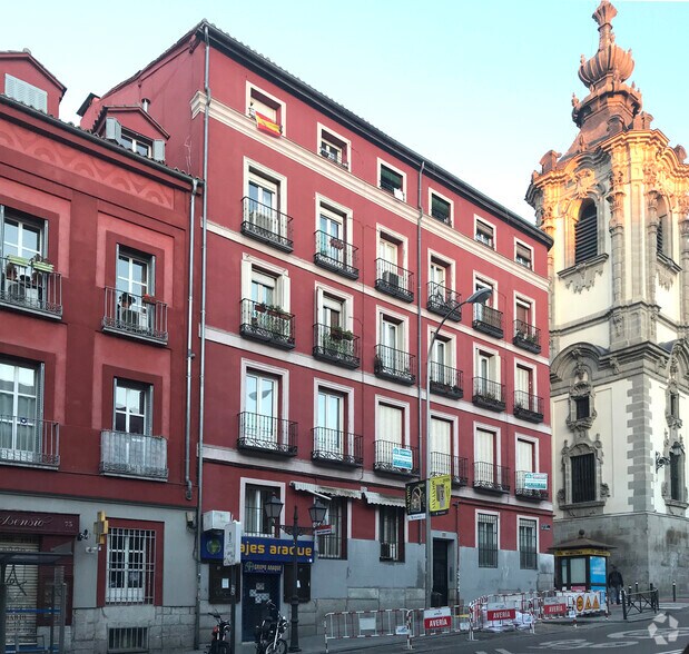 Immeuble residentiel dans Madrid, Madrid à vendre - Photo principale – Image 1 sur 2