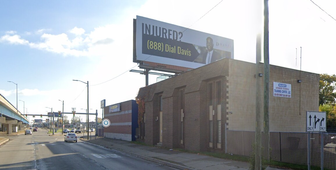 15921 W 8 Mile Rd Portfolio portefeuille de 3 biens à vendre sur LoopNet.fr Photo principale– Image 1 sur 34