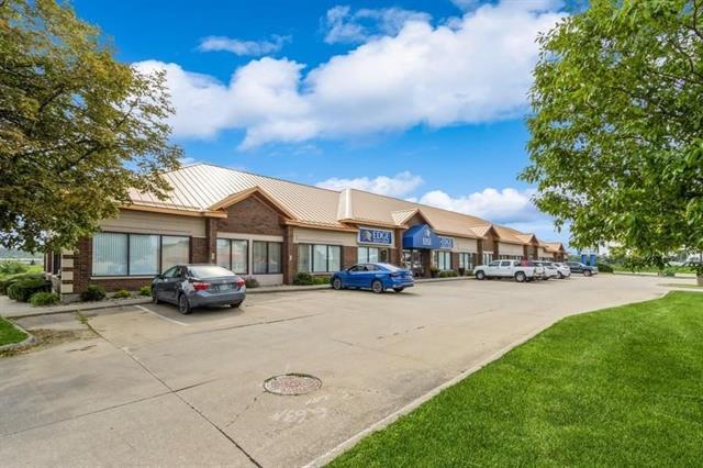 24 Sturgis Corner Dr, Iowa City, IA à vendre - Photo de l’immeuble – Image 2 sur 19