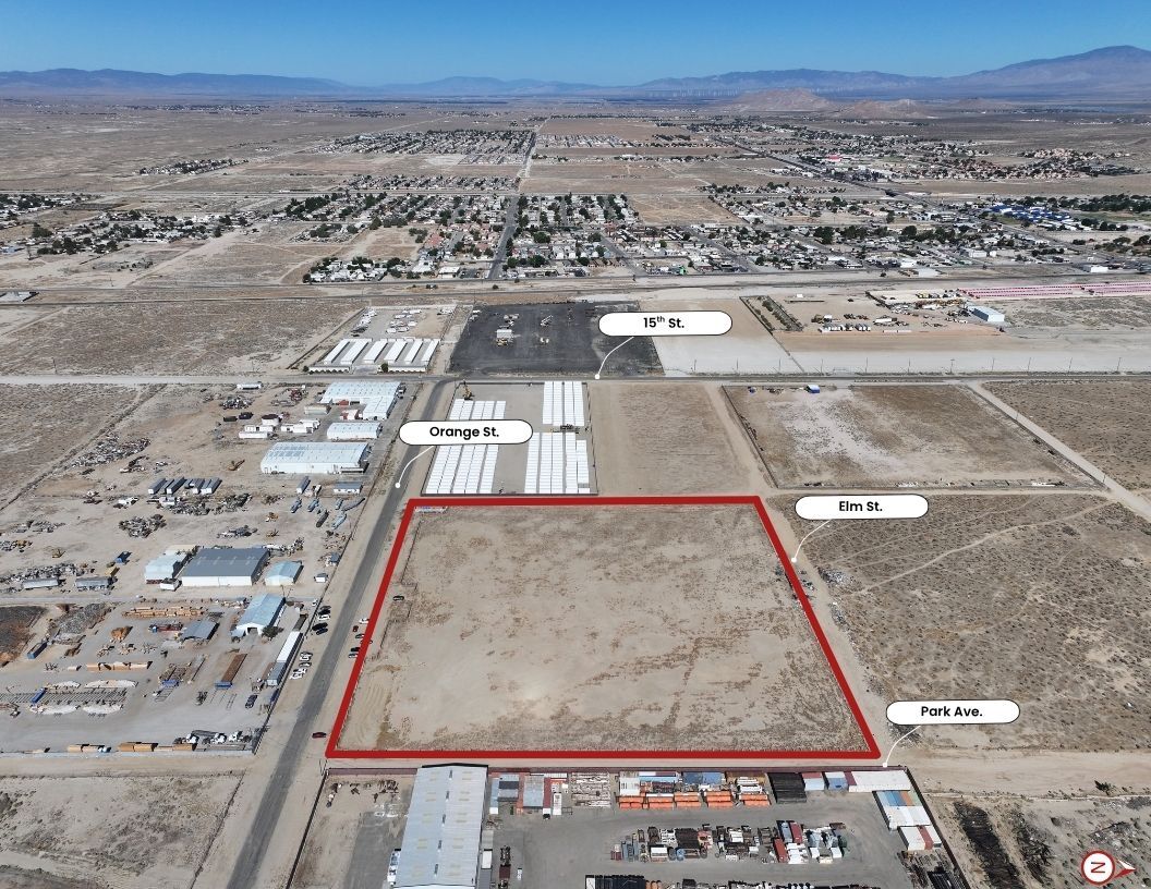 1351 Orange St, Rosamond, CA à vendre Photo de l’immeuble– Image 1 sur 7