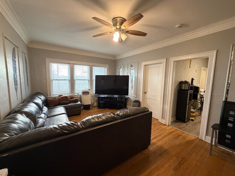 37 W 14th Pl, Chicago Heights, IL à vendre - Photo intérieure – Image 2 sur 7