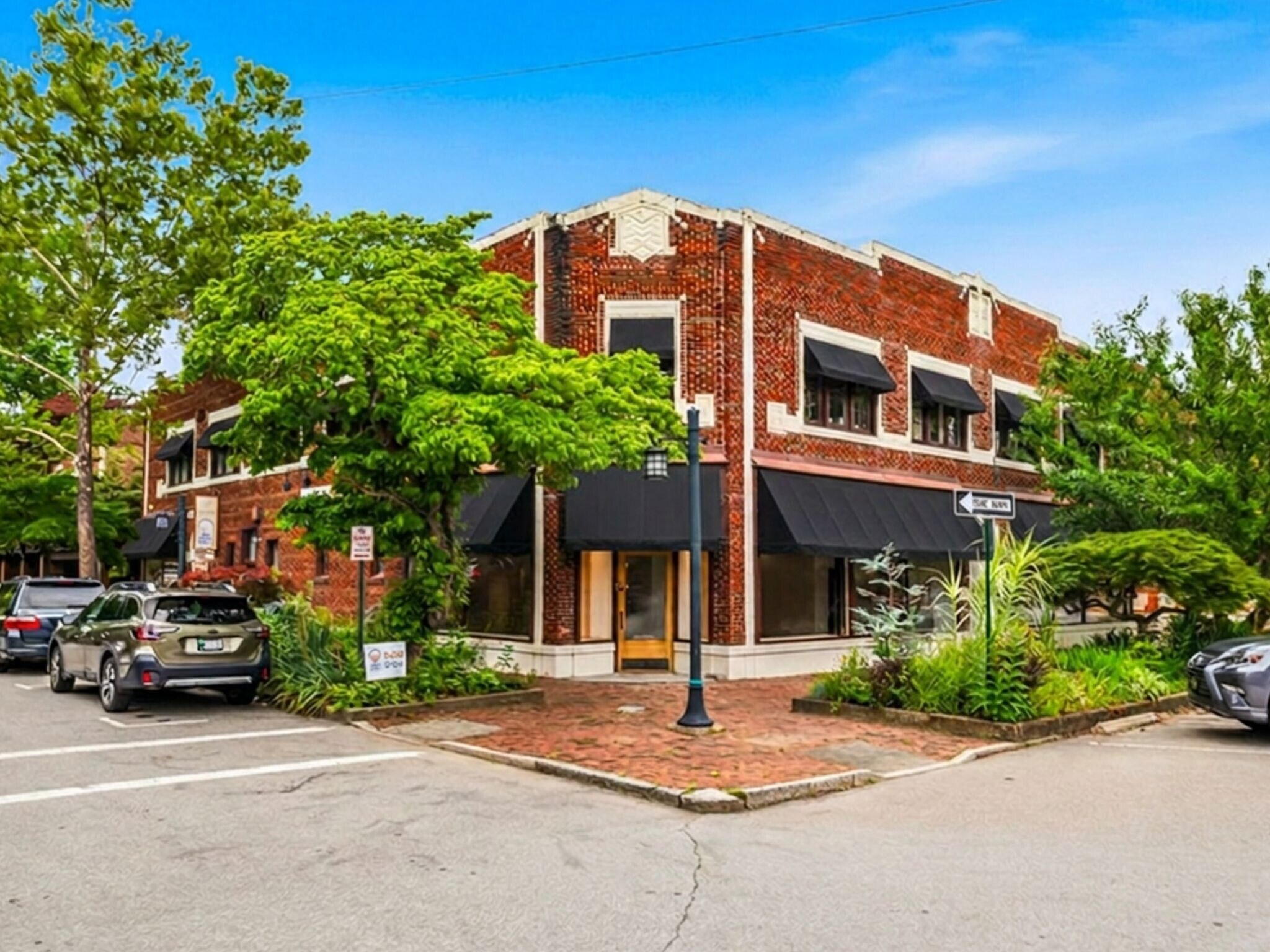 5 Biltmore Plz, Asheville, NC à louer Photo de l’immeuble– Image 1 sur 31