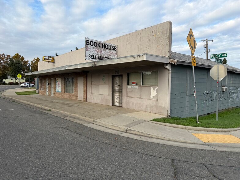 217 Percy Ave, Yuba City, CA à vendre - Photo de l’immeuble – Image 2 sur 68