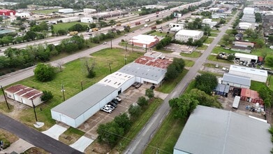 227 N 8th St, La Porte, TX à louer Photo de l’immeuble– Image 1 sur 12