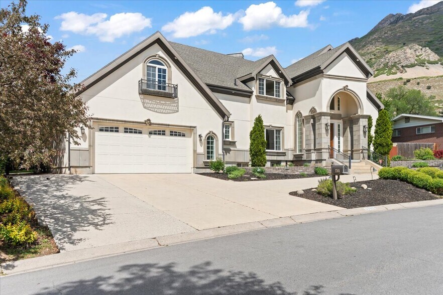 2765 E Blue Spruce Dr, Holladay, UT à louer - Photo de l’immeuble – Image 2 sur 27