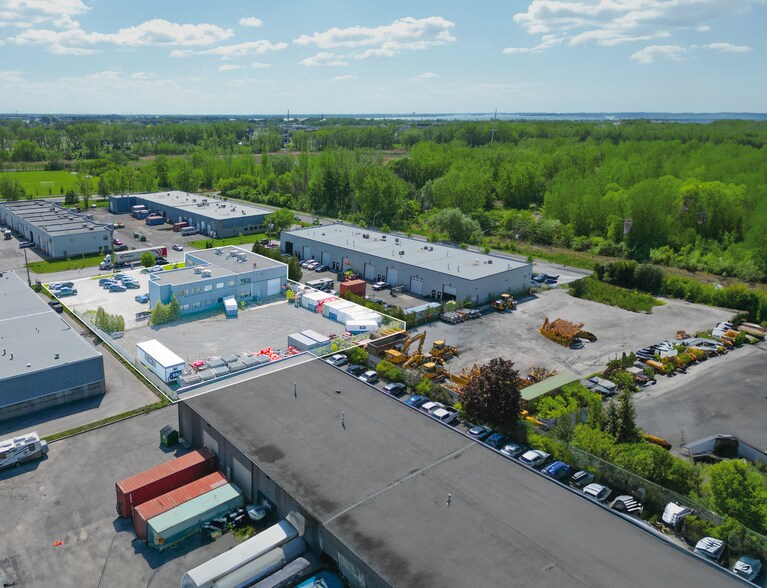 3900 Rue Isabelle, Brossard, QC à louer - Photo de l’immeuble – Image 3 sur 3