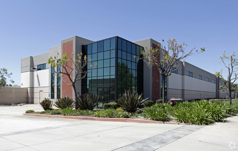 11101 Arrow Route, Rancho Cucamonga, CA à louer - Photo principale – Image 2 sur 5